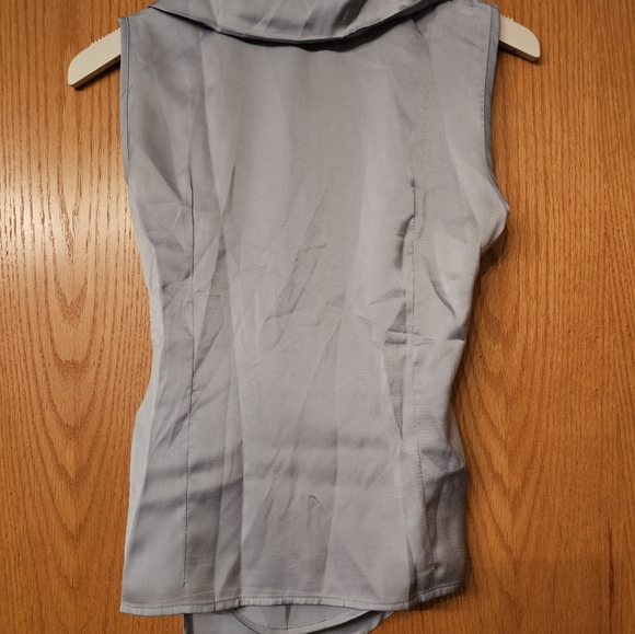 Silver sleeveless top - size large - Picture 2 of 4